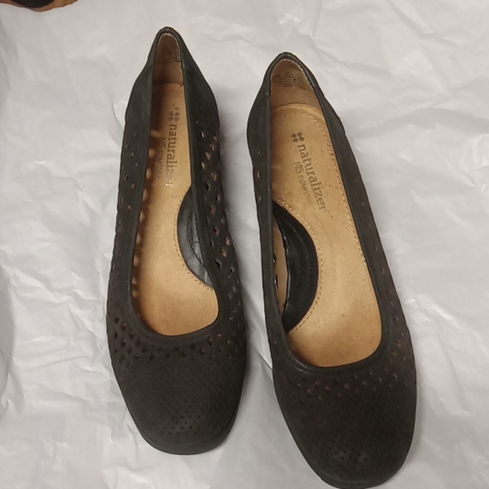 Naturalizer Black Wedges with Rounded Toe and Slip-On Style - Picture 2 of 6